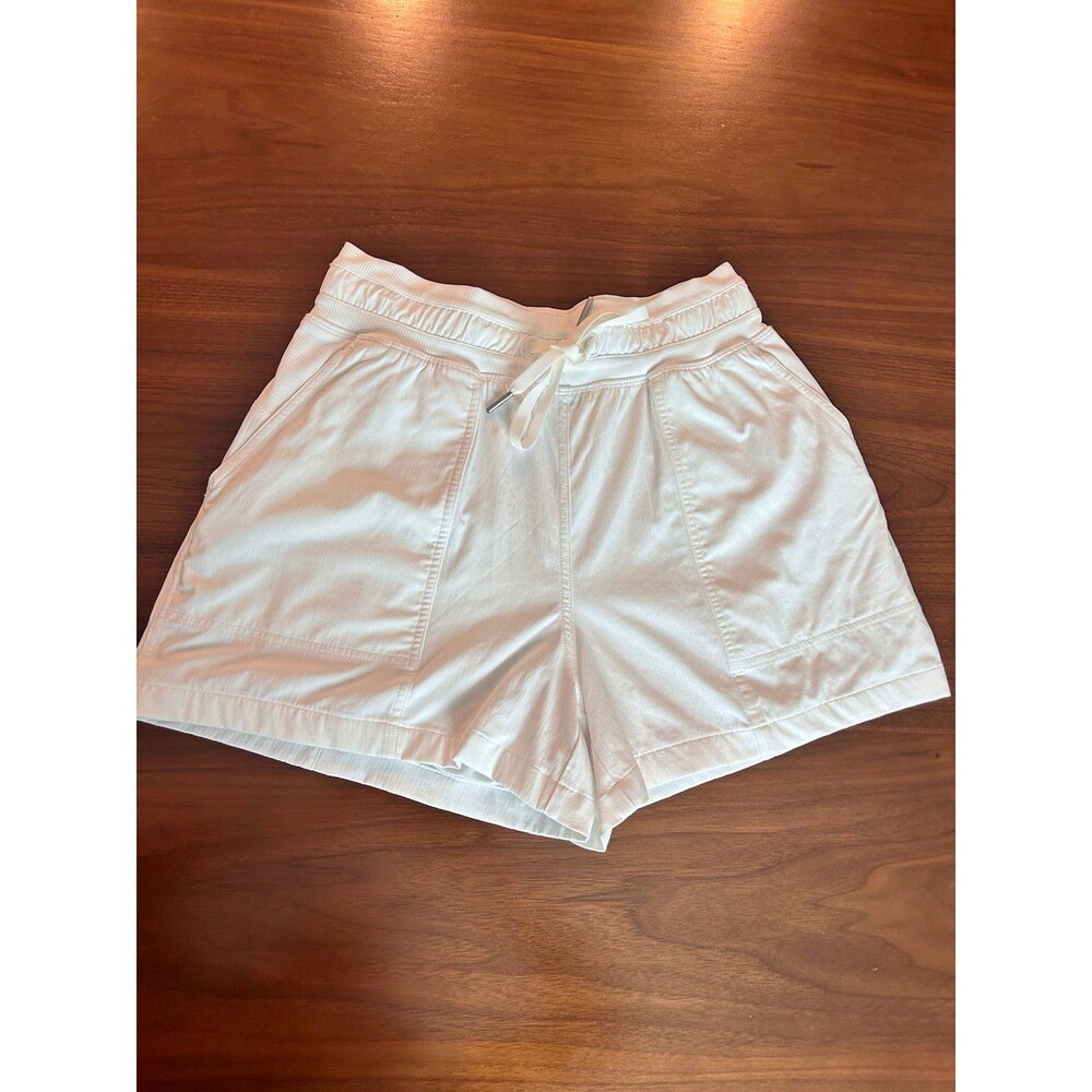 lululemon Women’s White Dance studio High raise short size 4 excellent condition